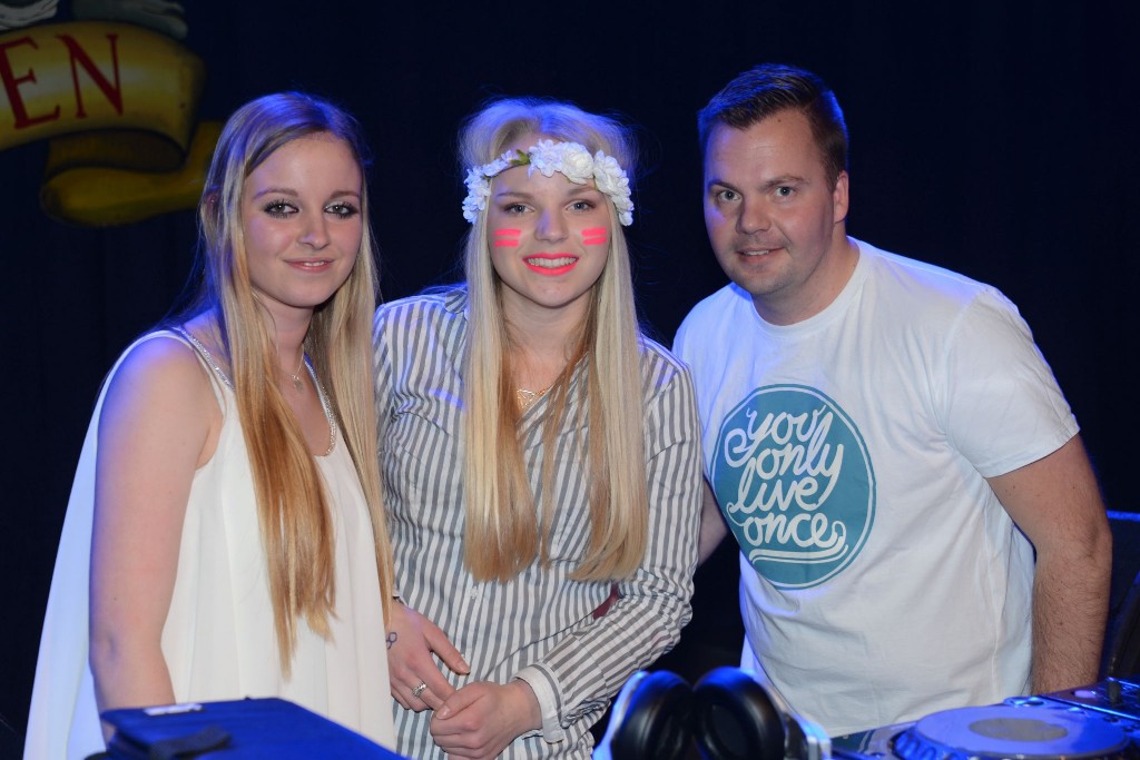 ../Images/Jeugddisco White Edition 218.jpg